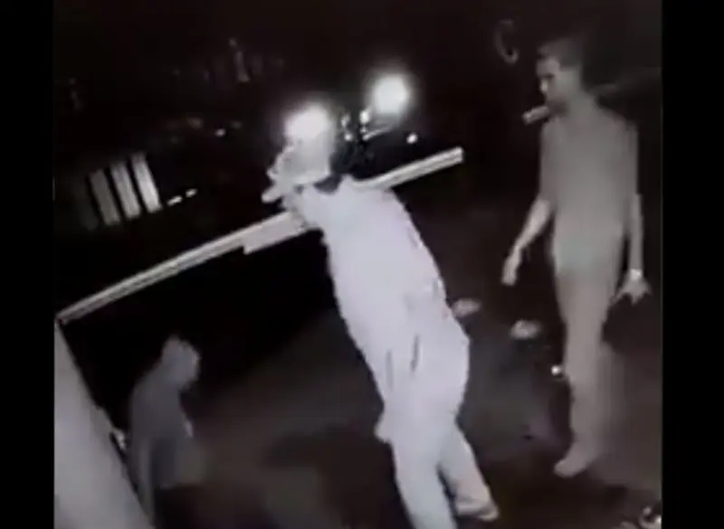 De un golpe lo dejó inconsciente en el piso (@azucenau)