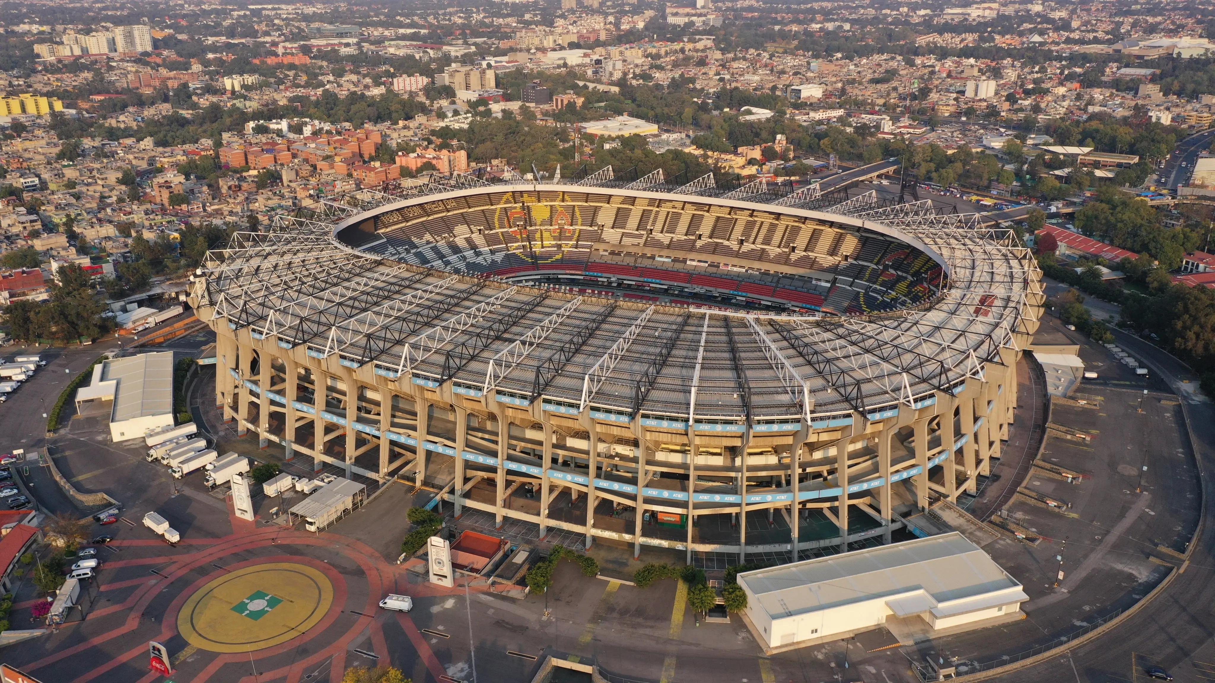 Revela AMLO que Lotería Nacional rifará palco en el Estadio Azteca. Foto: Twitter (@EstadioAzteca).