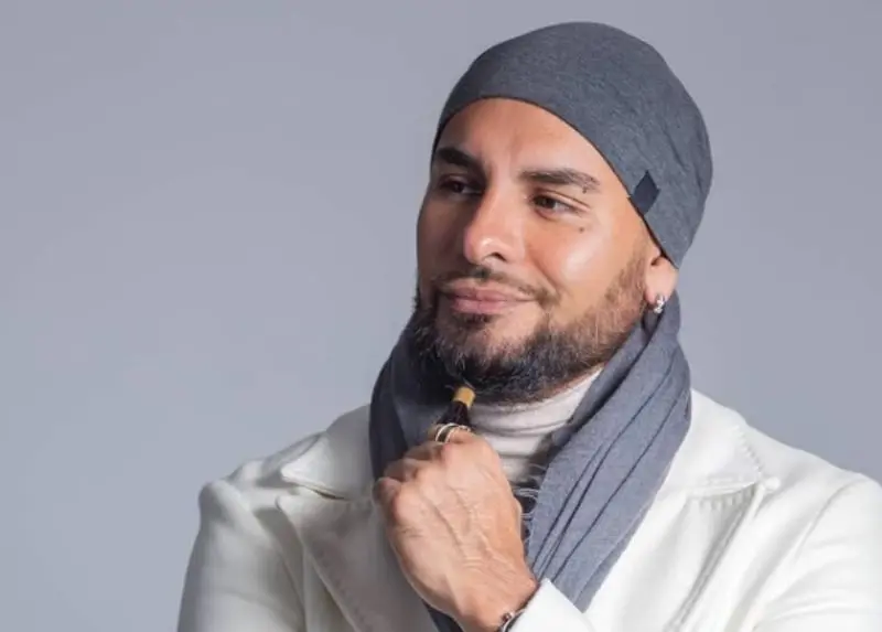 Es un conocido gurú de la autosanación (@ricardoponce)