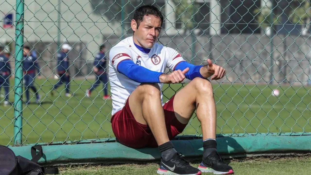 Futbolista de Cruz Azul revela que su familia recibió amenazas. Foto: Twitter (@CruzAzul).