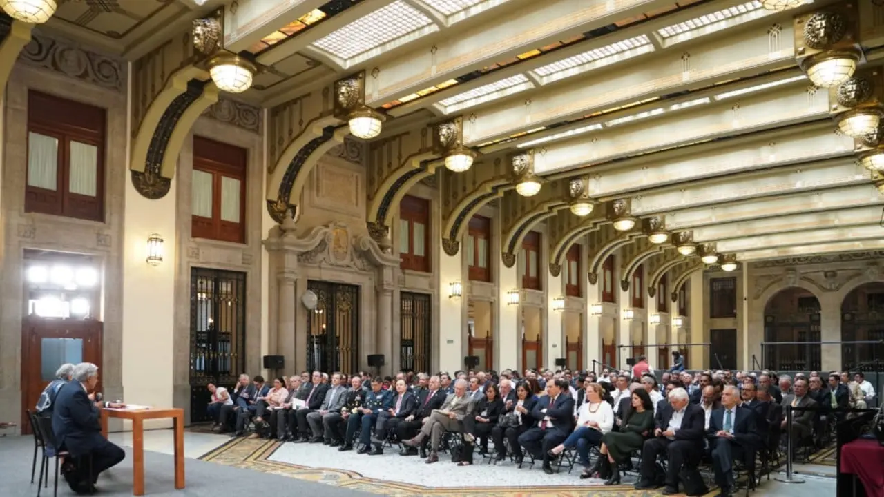 AMLO deja la puerta abierta a hacer cambios en su gabinete tras las elecciones. Foto: Presidencia.