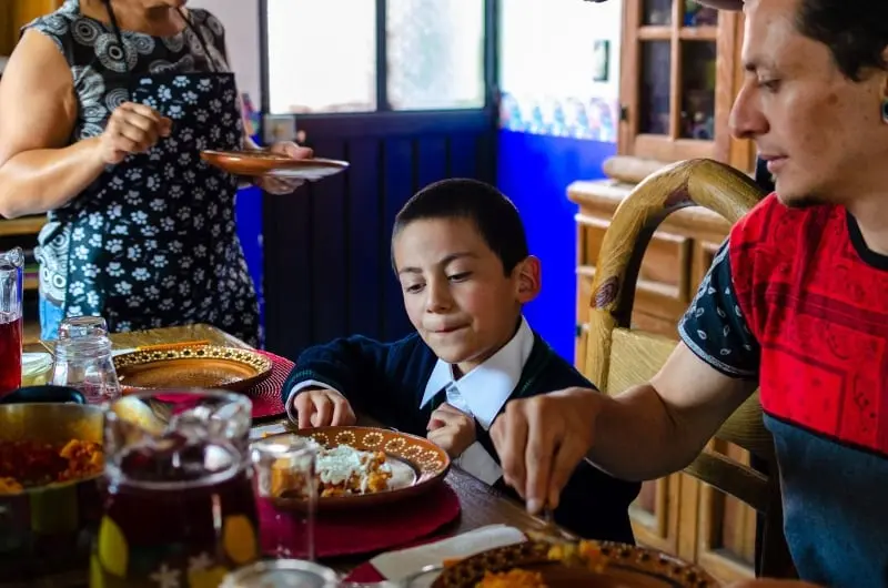 Un adulto debe ser el sostén emocional de la niña o el niño (FB: UNICEF México)