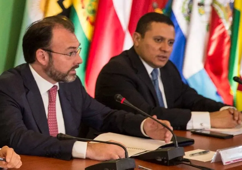 Videgaray en su paso por la SRE (FB: Enrique Peña Nieto)