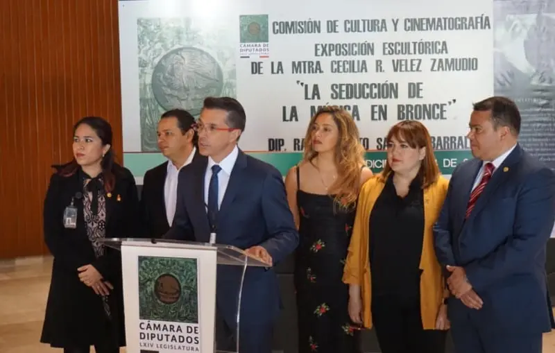 No ha dicho si volverá a la política (FB: Sergio Mayer Bretón)