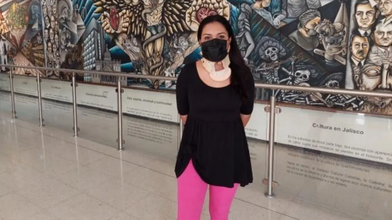 Unen cabeza de mujer a su columna en el IMSS. Foto: IMSS.