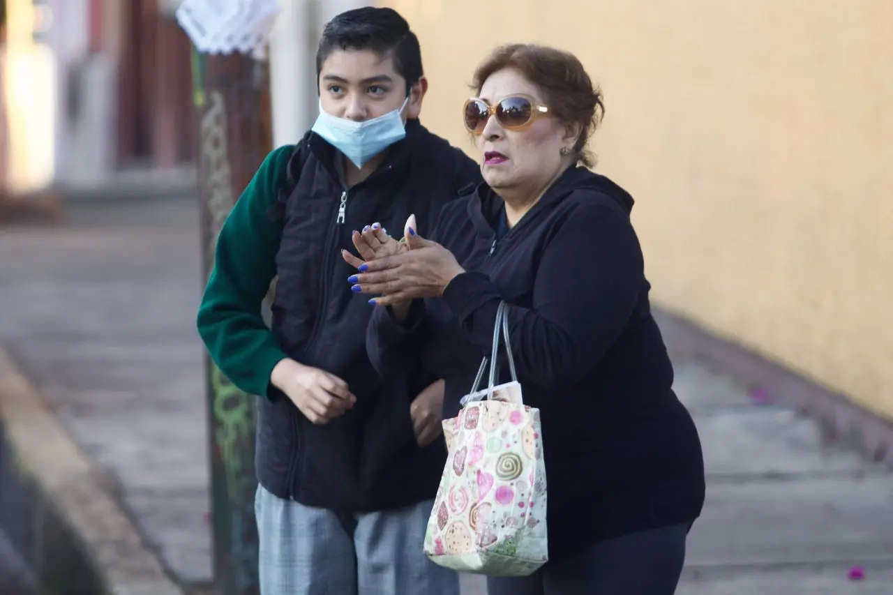 Sin fecha para comenzar a vacunar a menores de edad en México. Foto: Rogelio Morales (Cuartoscuro).