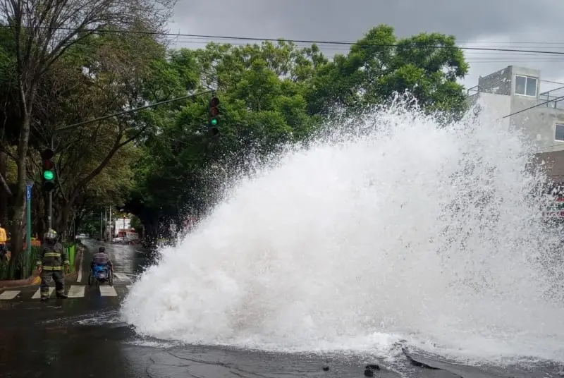 La fuga duró por lo menos unos 60 minutos (@Bomberos_CDMX)