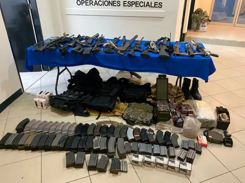 Decomisaron varias armas y equipo táctico (Especial)