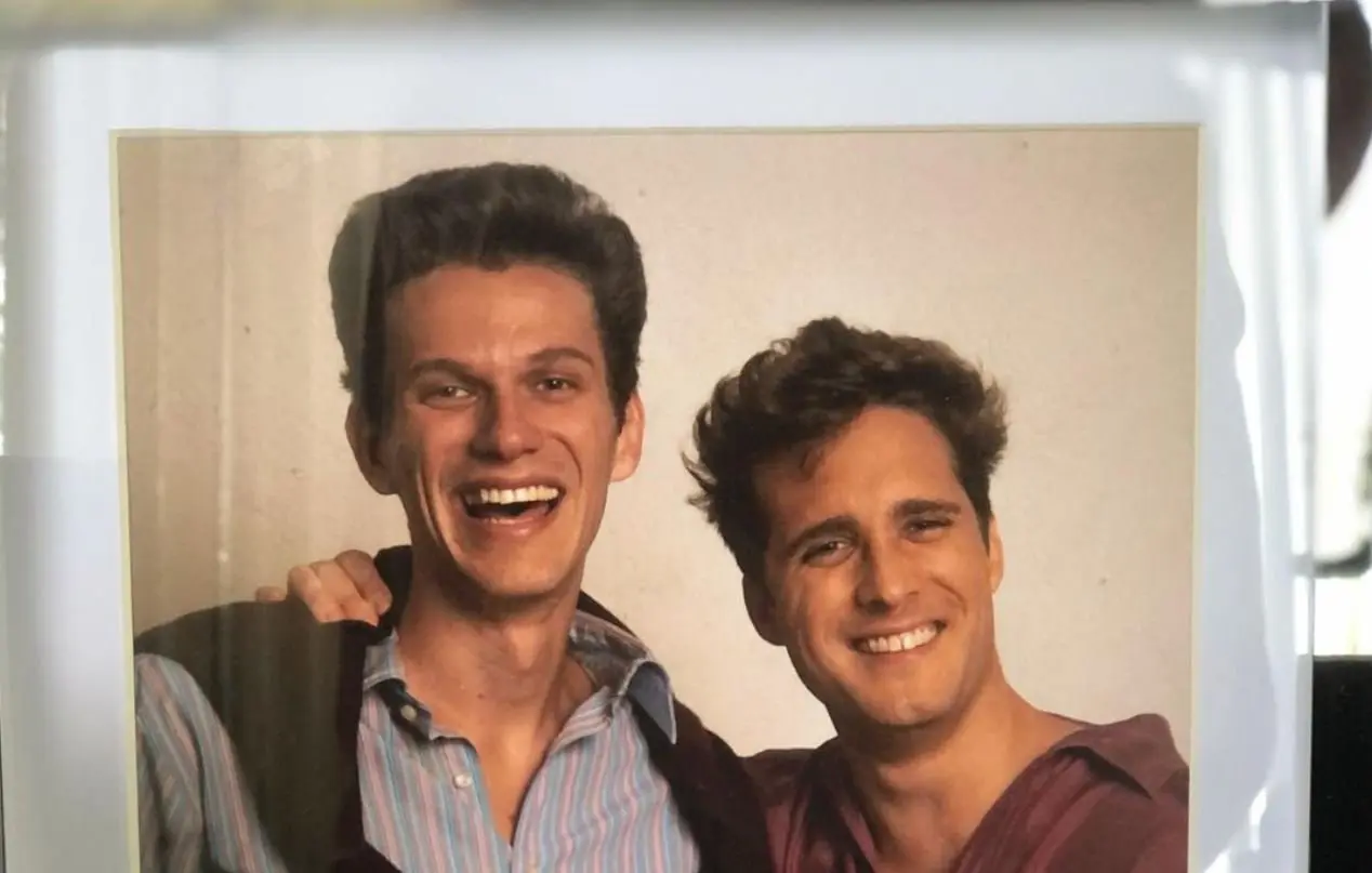 Los personajes de Miguel Alemán Magnani y Luis Miguel en Luis Miguel, la serie. Foto: Instagram (kevinhv)