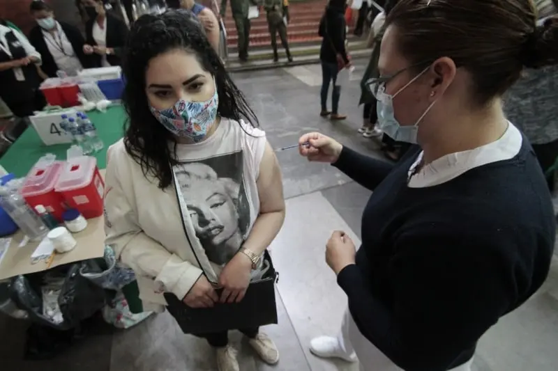 Recomiendan acudir sin resaca a recibir la vacuna (@SSaludCdMx)
