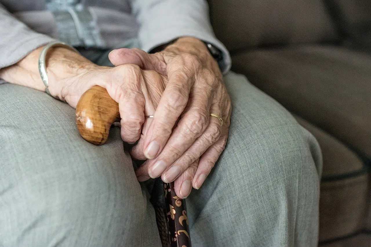 Abuelita dormía con su esposo que había fallecido hace tres días. Foto: especial.