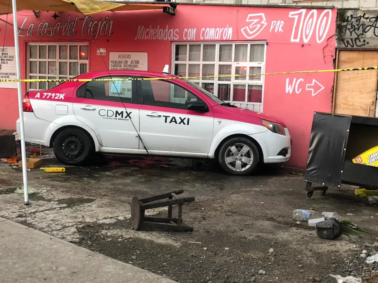 Taxista sufre infarto mientras conducía, choca y pierde la vida. Foto: Twitter (@KarlaDaH).