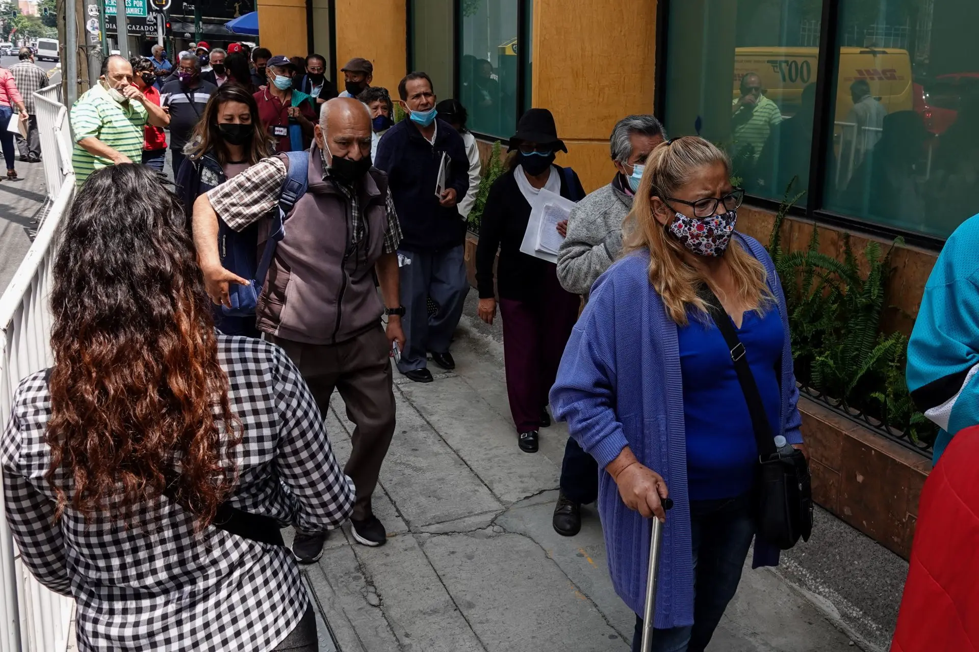Anuncian registro de adultos mayores para que reciban su pensión. Foto: Galo Cañas (Cuartoscuro).