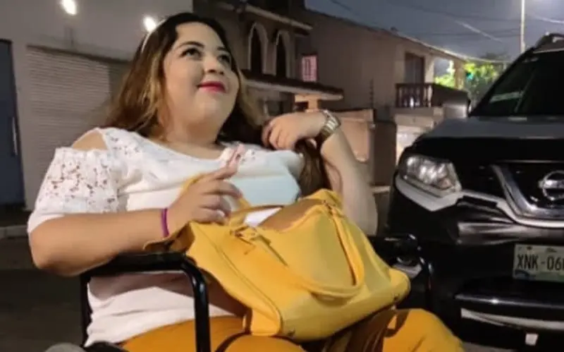 Tuvo que andar en silla de ruedas (@xochitlromeromuro)