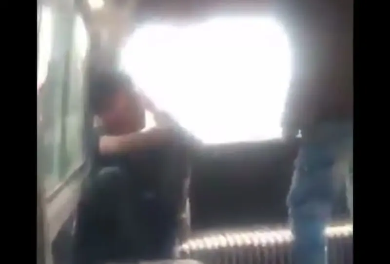 Al asaltante lo arrinconaron en la combi (@CI_CDMX)