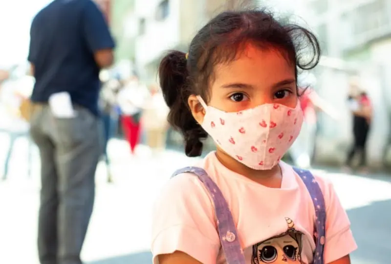 El número sobrepasa los 140 mil cuando se cuentan a los abuelos (FB: UNICEF)