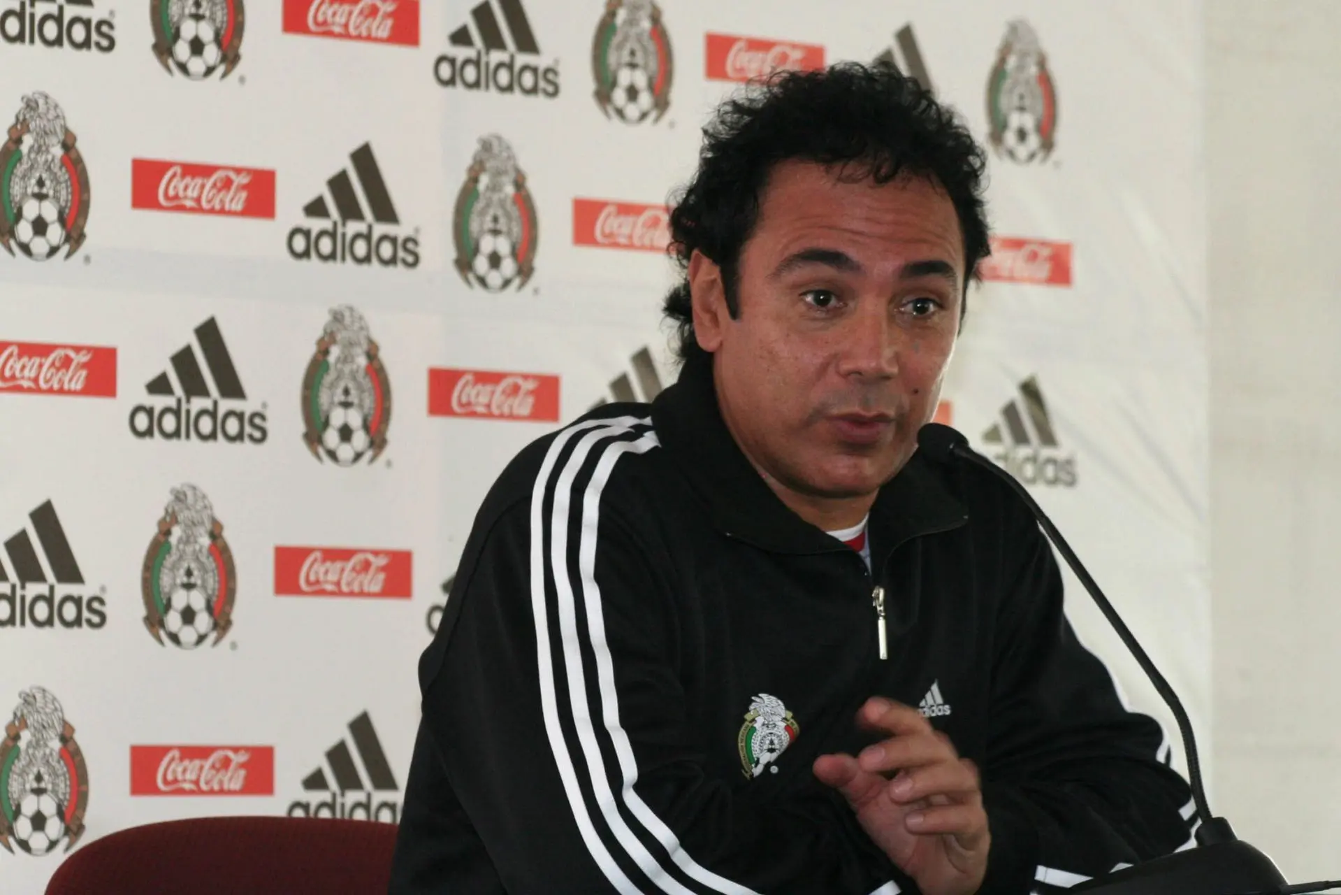 Hugo Sánchez no supera su fallido paso por el TRI y arremete contra el
