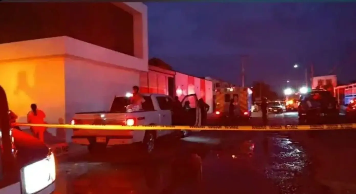 Cae cable de luz en alberca donde jugaban niños en una fiesta. Foto: especial.