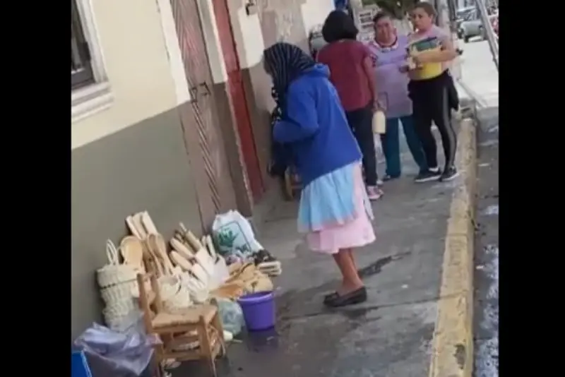 La señora se limitó a cubrirse con su rebozo (Especial)