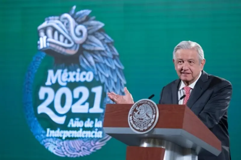 Acusa a AMLO de invertir el dinero en