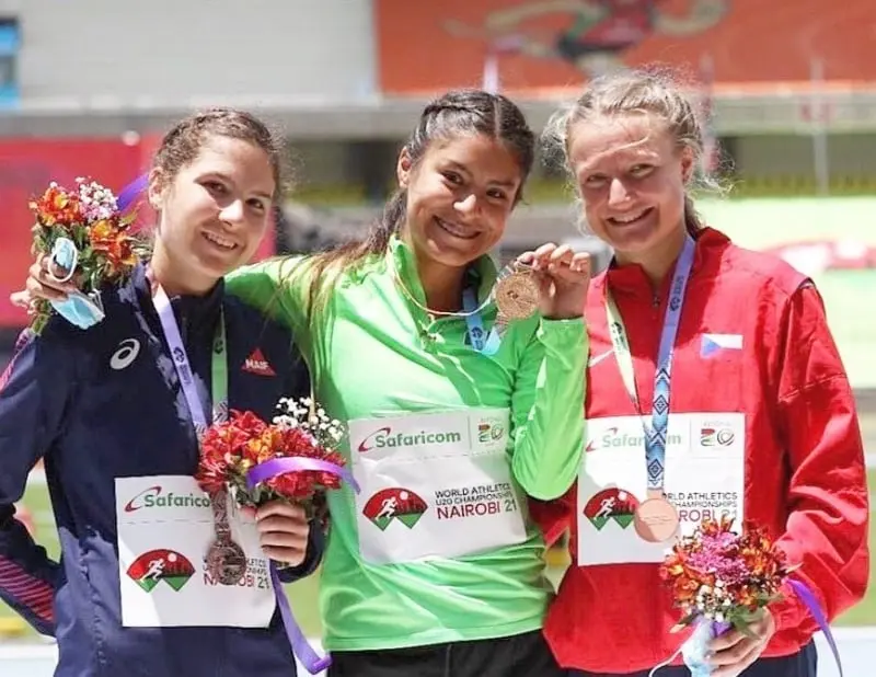 Regresó a casa con una nueva medalla para su familia (@nlindeoficial)