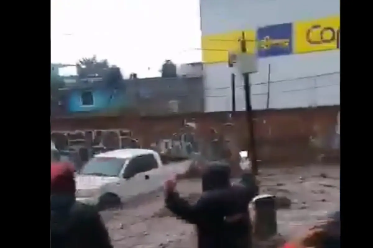Las calles de Ecatepec se convirtieron en ríos (@AMXNoticias)