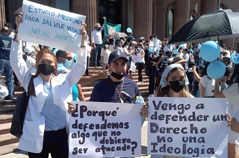 La manifestación se replicó en diversos lugares de la República (@prolifearmynl)