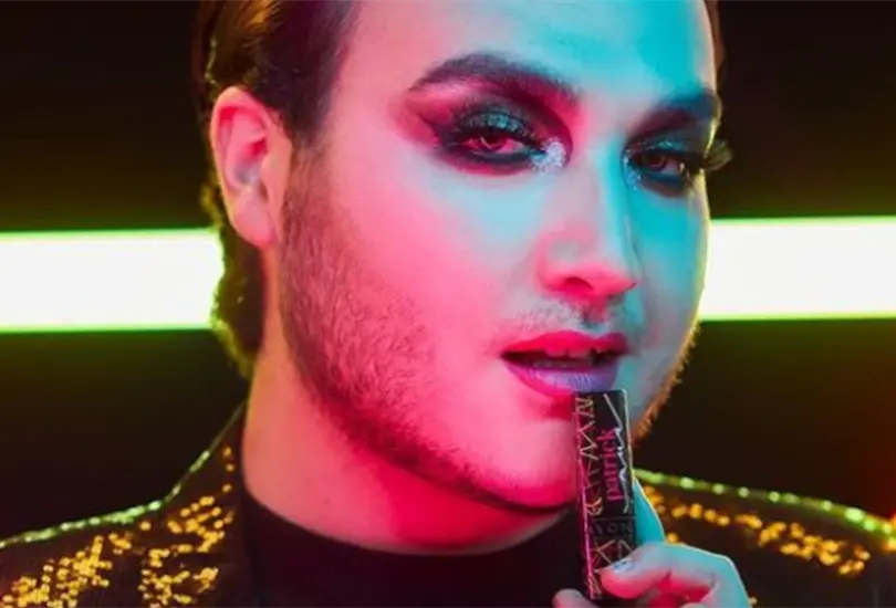 Avon promueve maquillaje en hombres con nueva l&iacute;nea de labiales
