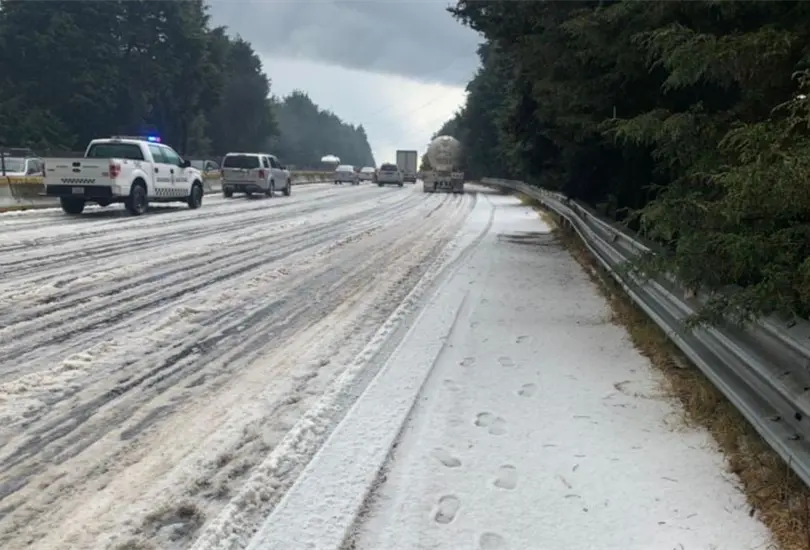 Granizo en la M&eacute;xico-Cuernavaca ocasiona m&uacute;ltiples accidentes