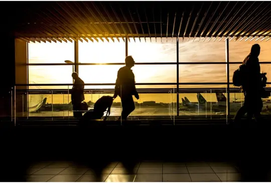 Hombre se esconde por tres meses en aeropuerto por miedo a Covid-19