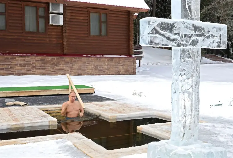Putin celebra la Epifan&iacute;a en piscina &iexcl;a menos 20 grados!