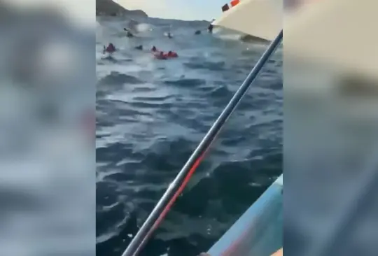 VIDEO: Barco con 60 personas se hunde en Puerto Vallarta