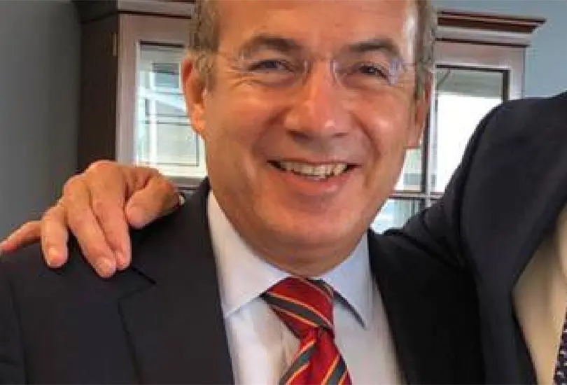 Con meme, Felipe Calder&oacute;n se burla del PAN