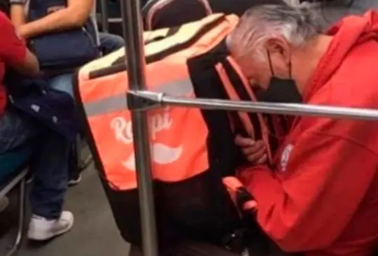 Conmueve abuelito que reparte comida en plena pandemia