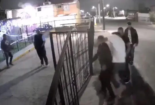 #VIDEO Familia somete a sujetos armados que los amenazaron