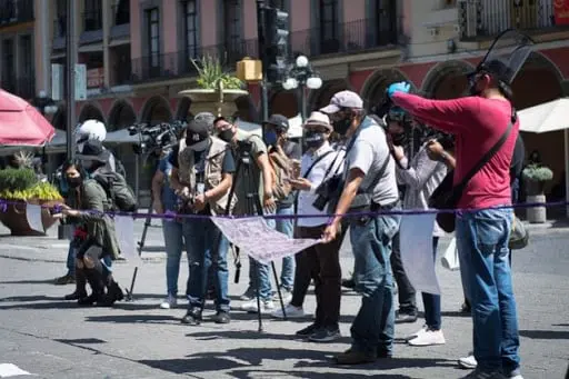 Diputado del PAN propone que reporteros y fot&oacute;grafos sean vacunados contra Covid-19