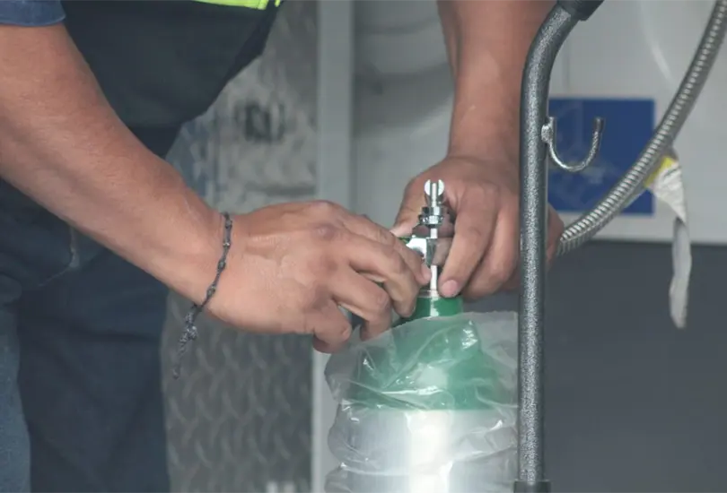 Pareja asalta negocio de venta de ox&iacute;geno en la CDMX