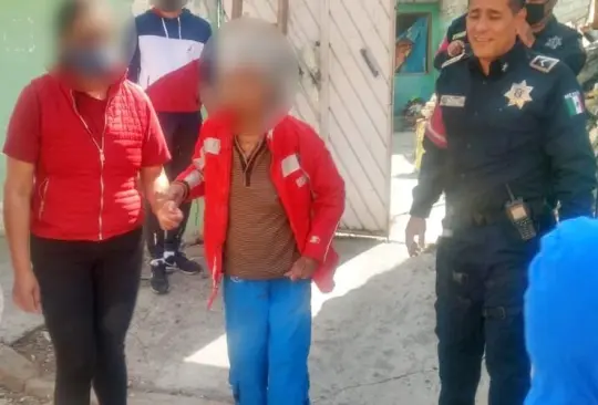 Rescatan a abuelita que vivía encerrada sin agua y sin comida 