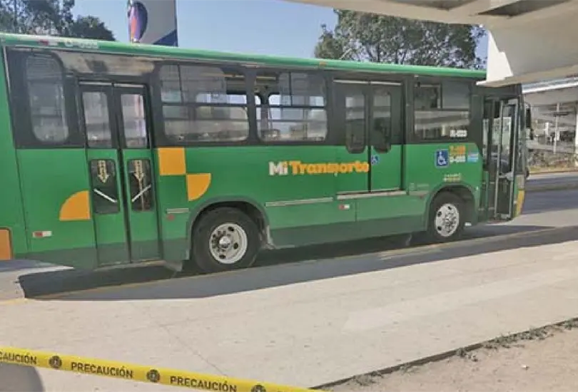 Fallece en transporte p&uacute;blico porque no pod&iacute;a respirar; investigan si ten&iacute;a Covid-19