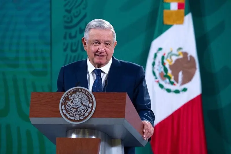 AMLO contin&uacute;a con cuadro leve por Covid-19: Secretar&iacute;a de Salud