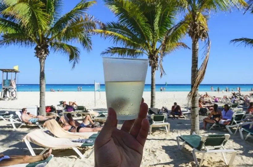 Familia se va a Canc&uacute;n, les da Covid-19 y roban en su casa