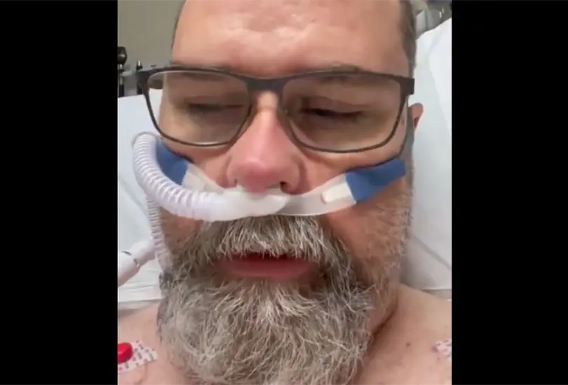 Hombre hospitalizado se arrepiente de no haber usado cubrebocas