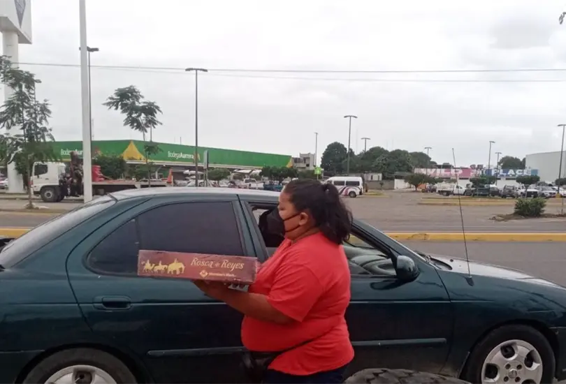 #LadyRosca: mujer compra 300 roscas en centro comercial y las revende #LadyRosca: mujer compra 300 roscas en centro comercial y las revende