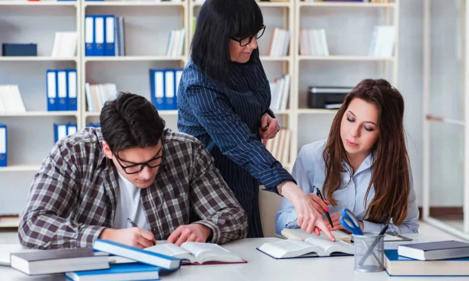 Estas son las carreras que más futuro tienen en México. Foto: especial.