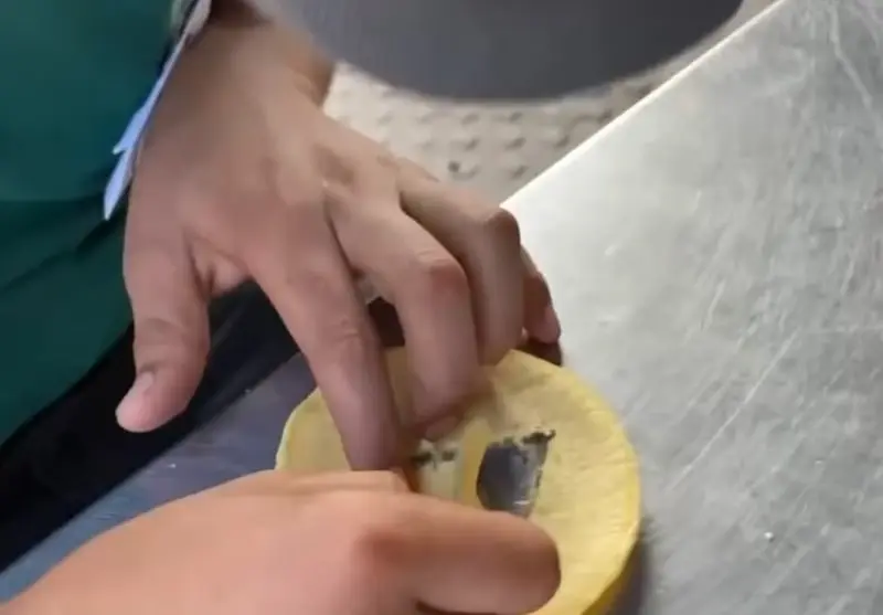 El juego de la galleta pasó a ser con tortillas (FB: Takesabroso)