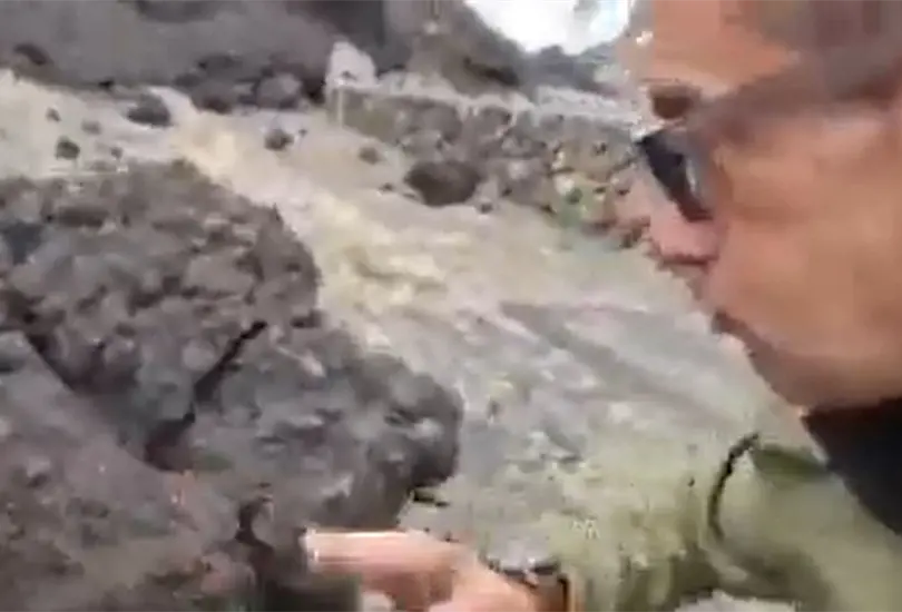 Sujeto se quema la mano por tocar lava del volcán La Palma Sujeto se quema la mano por tocar lava del volcán La Palma