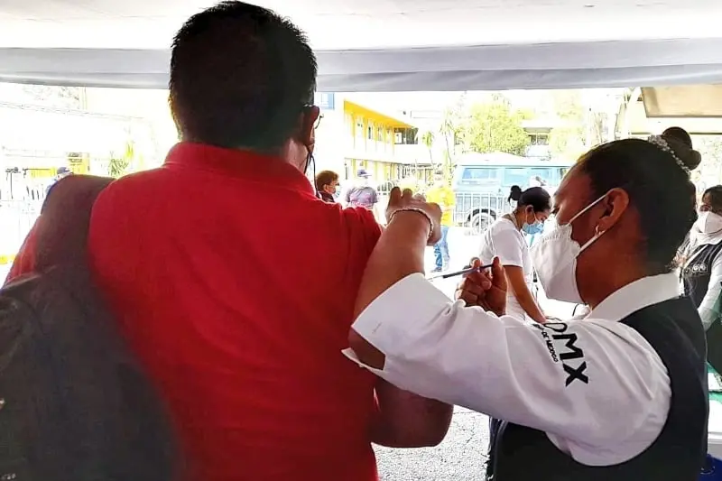 Piden conservar las medidas sanitarias tras la vacuna (@SSaludCdMx)