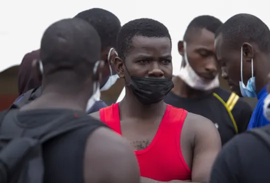 Migrantes haitianos pagan hasta 25 mil pesos para casarse con mexicanas Migrantes haitianos pagan hasta 25 mil pesos para casarse con mexicanas