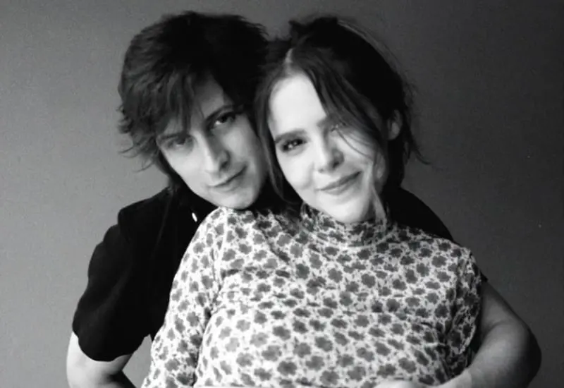 Yuya y Siddartha al anunciar el embarazo (@yuyacst)