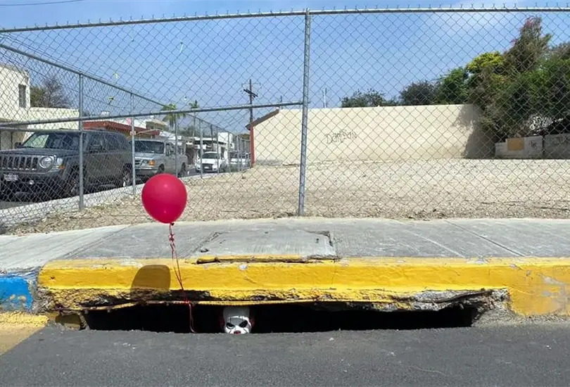 El payaso Eso aparece en una alcantarilla de Nuevo Le&oacute;n